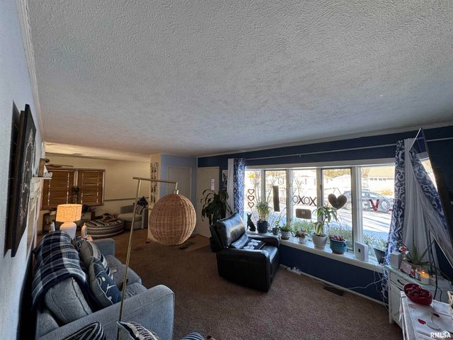 2214 W OVERBROOK Drive, Peoria, IL 61604