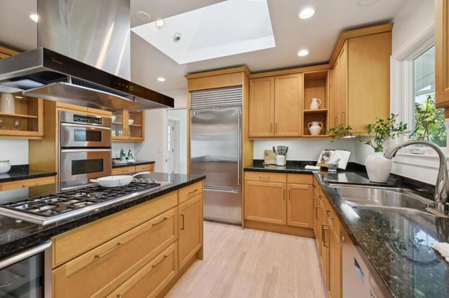 822 Amber Lane, Los Altos, CA 94024