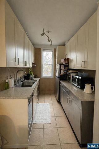 234 6th Street 10, Jersey City, NJ 07302