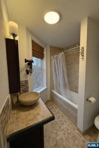 234 6th Street 10, Jersey City, NJ 07302