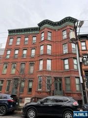 234 6th Street 10, Jersey City, NJ 07302