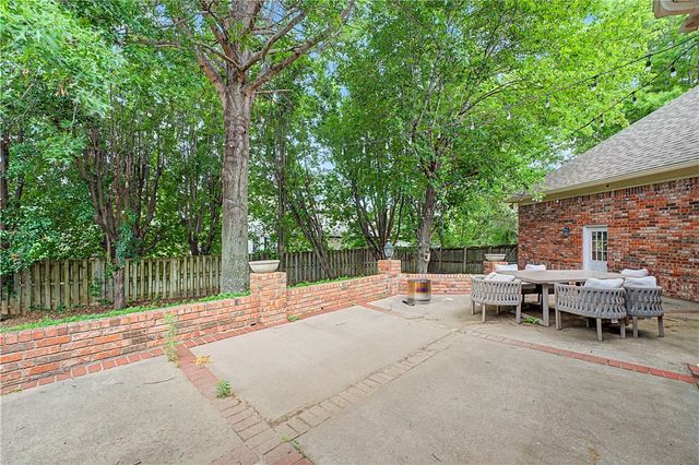 1801 El Contento Circle, Bentonville, AR 72712