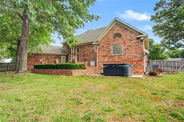 1801 El Contento Circle, Bentonville, AR 72712