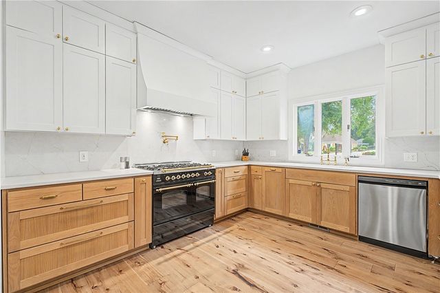 1801 El Contento Circle, Bentonville, AR 72712