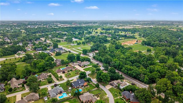 1801 El Contento Circle, Bentonville, AR 72712