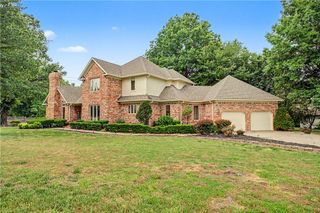 1801 El Contento Circle, Bentonville, AR 72712