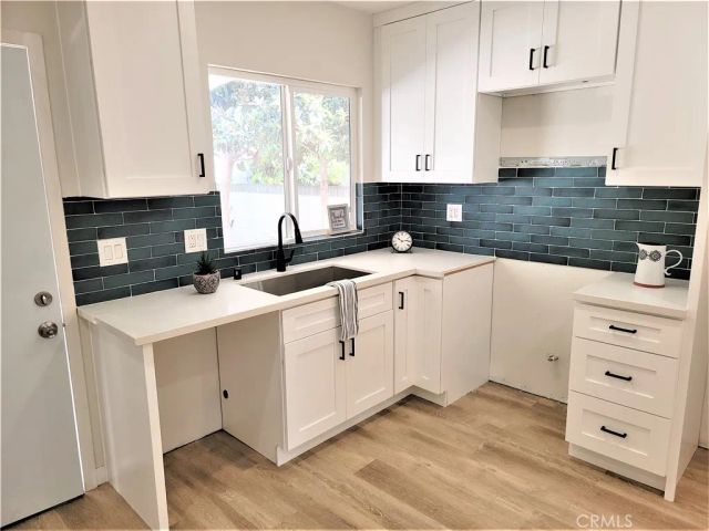 7040 3rd, Los Angeles, CA 90043