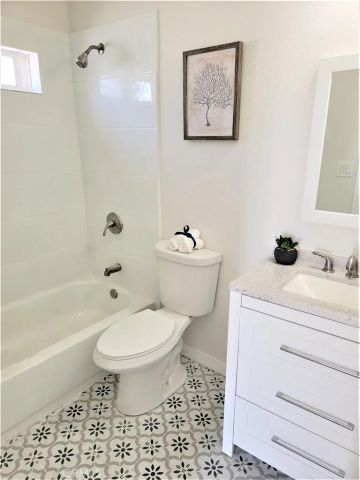 7040 3rd, Los Angeles, CA 90043
