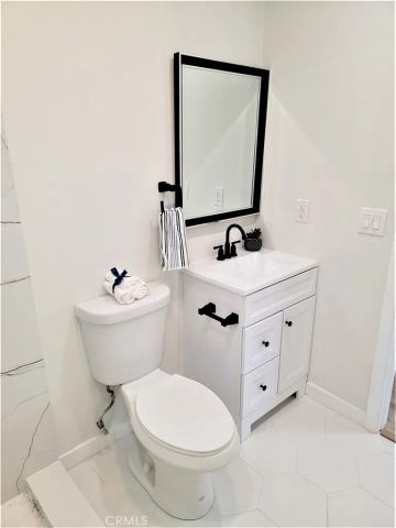 7040 3rd, Los Angeles, CA 90043