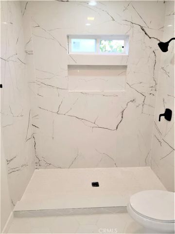 7040 3rd, Los Angeles, CA 90043