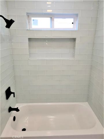 7040 3rd, Los Angeles, CA 90043