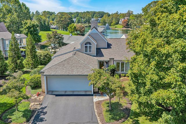 253 Island Green DR, Penhook, VA 24137
