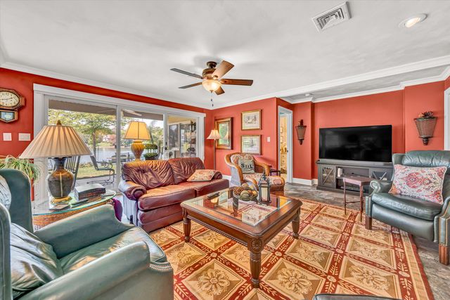 253 Island Green DR, Penhook, VA 24137