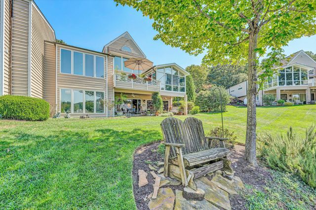 253 Island Green DR, Penhook, VA 24137