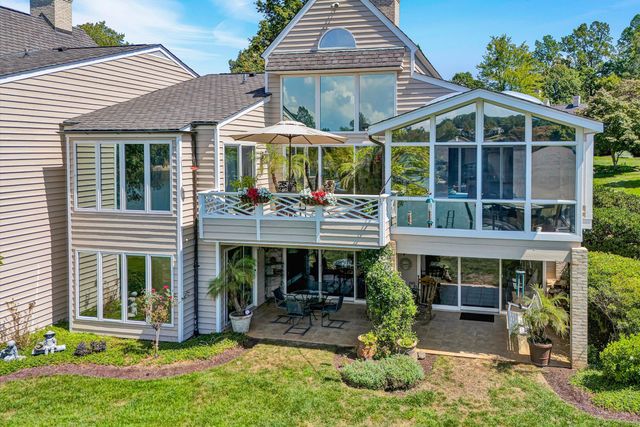 253 Island Green DR, Penhook, VA 24137