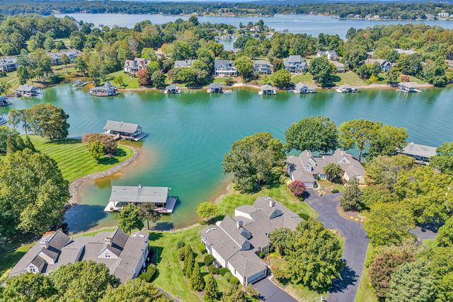 253 Island Green DR, Penhook, VA 24137