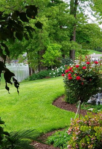 253 Island Green DR, Penhook, VA 24137