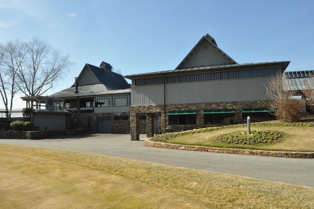 253 Island Green DR, Penhook, VA 24137