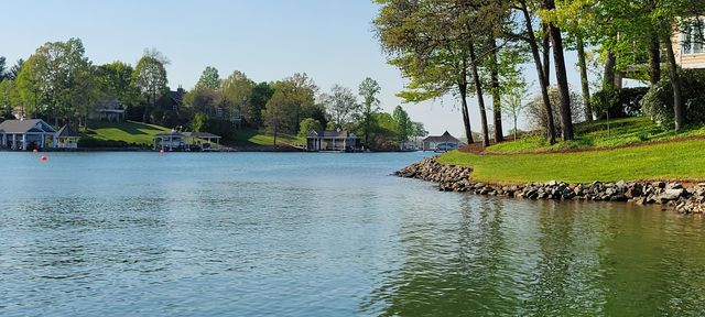 253 Island Green DR, Penhook, VA 24137