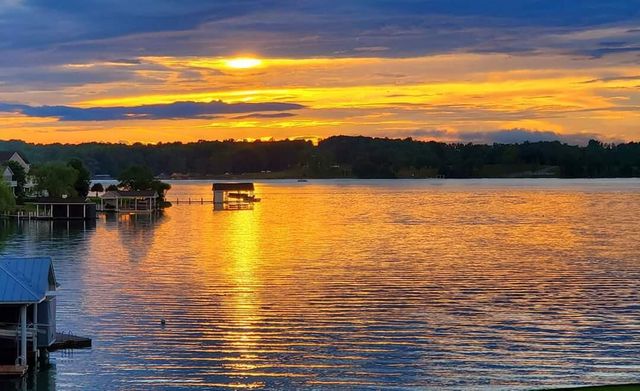 253 Island Green DR, Penhook, VA 24137