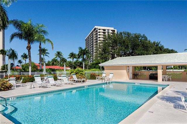10682 Gulf Shore Dr Apt 204, Naples, FL 34108
