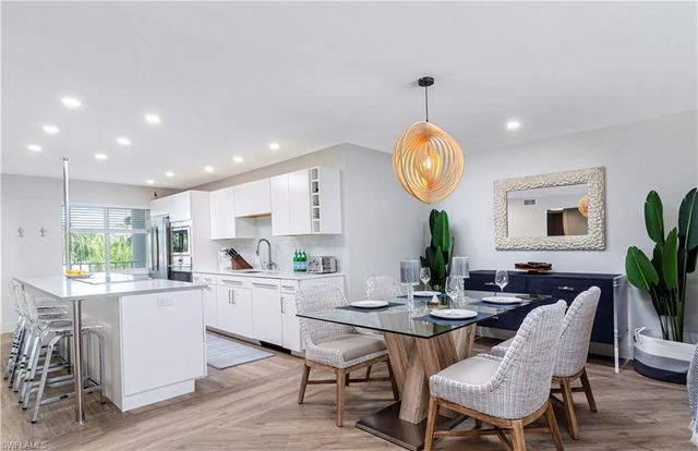 10682 Gulf Shore Dr Apt 204, Naples, FL 34108