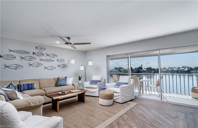 10682 Gulf Shore Dr Apt 204, Naples, FL 34108