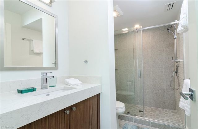 10682 Gulf Shore Dr Apt 204, Naples, FL 34108