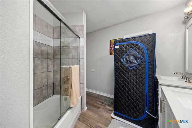 425 Dreamland Drive, Canyon Lake, TX 78133