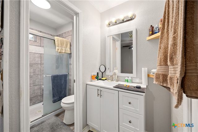 425 Dreamland Drive, Canyon Lake, TX 78133