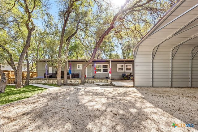 425 Dreamland Drive, Canyon Lake, TX 78133