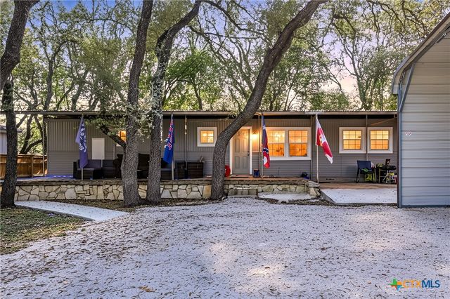 425 Dreamland Drive, Canyon Lake, TX 78133