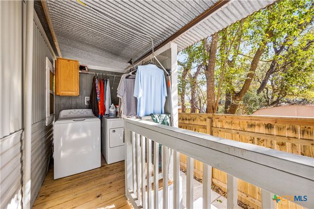 425 Dreamland Drive, Canyon Lake, TX 78133