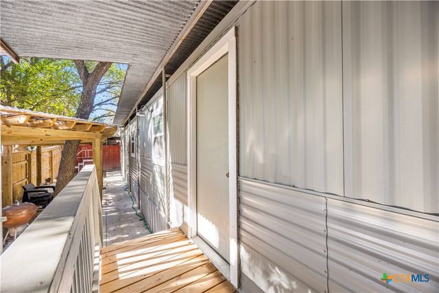 425 Dreamland Drive, Canyon Lake, TX 78133