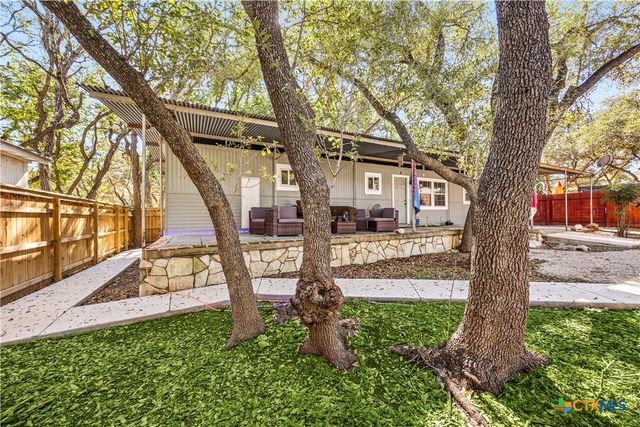 425 Dreamland Drive, Canyon Lake, TX 78133