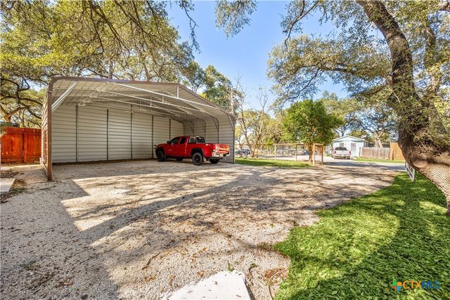 425 Dreamland Drive, Canyon Lake, TX 78133