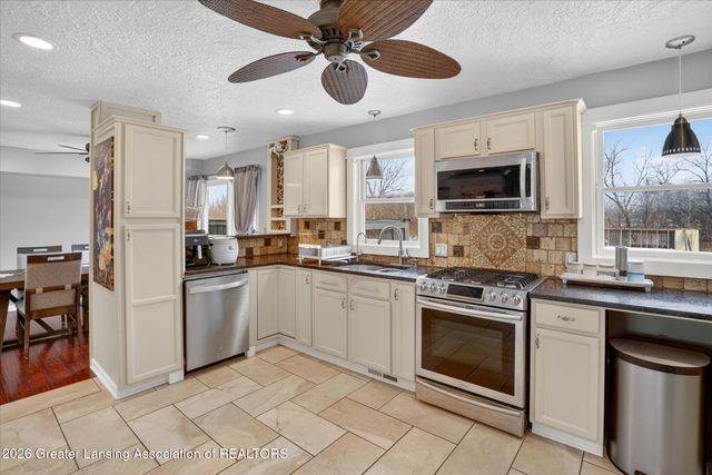 1140 N Smith Road, Eaton Rapids, MI 48827