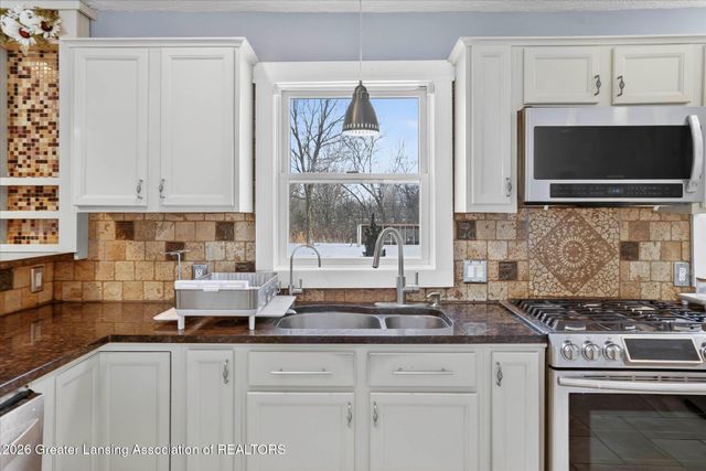 1140 N Smith Road, Eaton Rapids, MI 48827