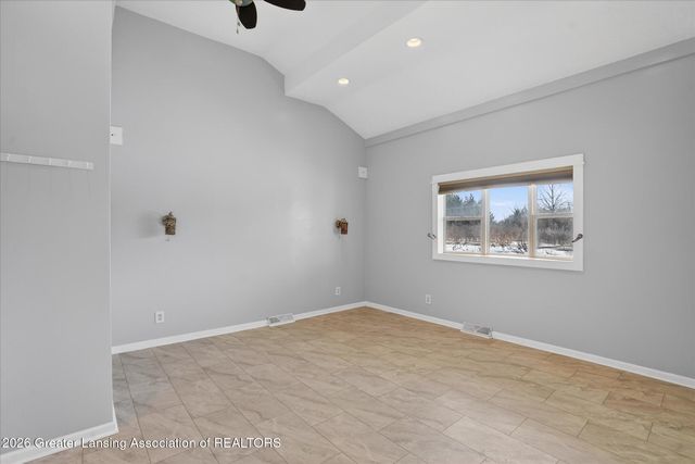 1140 N Smith Road, Eaton Rapids, MI 48827