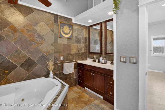 1140 N Smith Road, Eaton Rapids, MI 48827