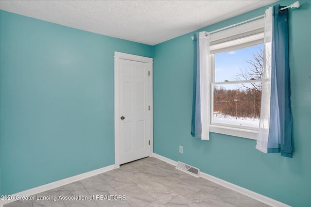 1140 N Smith Road, Eaton Rapids, MI 48827