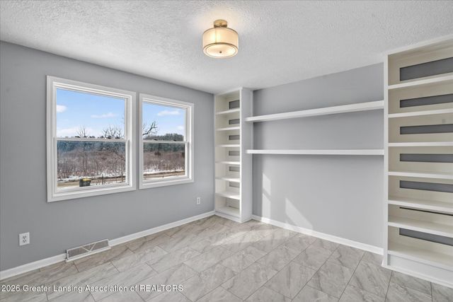 1140 N Smith Road, Eaton Rapids, MI 48827