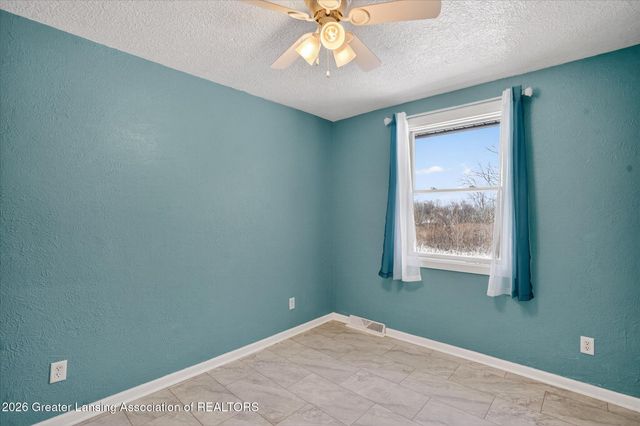 1140 N Smith Road, Eaton Rapids, MI 48827