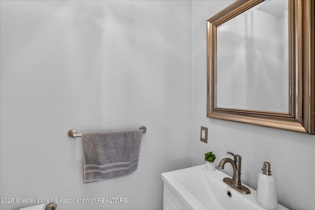 1140 N Smith Road, Eaton Rapids, MI 48827