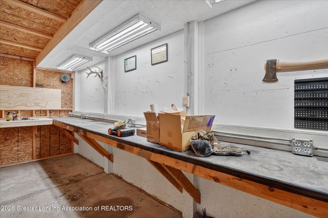 1140 N Smith Road, Eaton Rapids, MI 48827