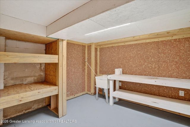 1140 N Smith Road, Eaton Rapids, MI 48827