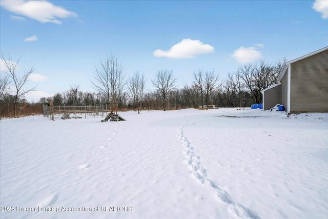 1140 N Smith Road, Eaton Rapids, MI 48827