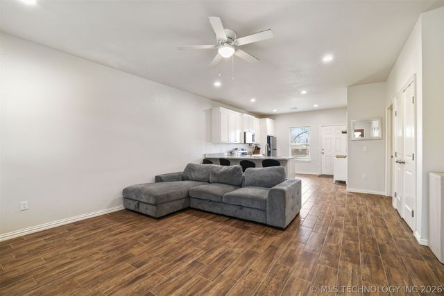 1325 Houston, Durant, OK 74701