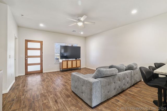 1325 Houston, Durant, OK 74701