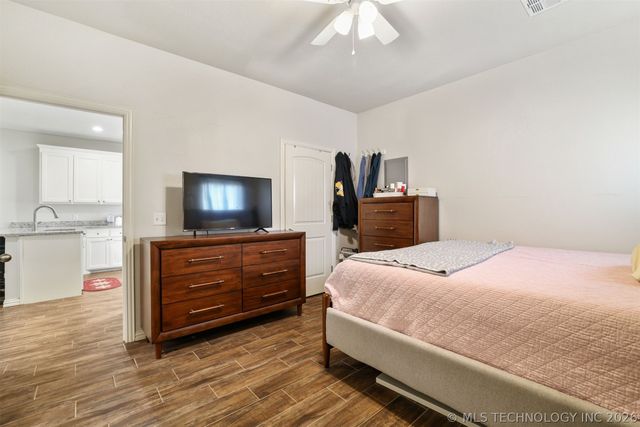 1325 Houston, Durant, OK 74701